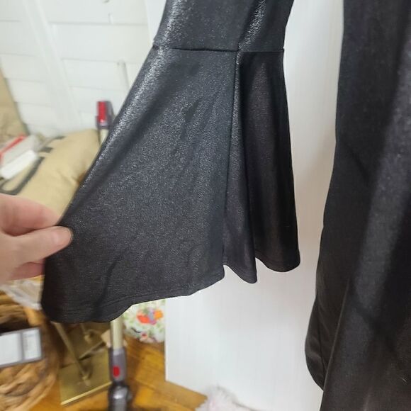 Melissa Paige Metallic Black Cold Shoulder Long Sleeve Blouse. SIZE MEDIUM EUC - Picture 2 of 9